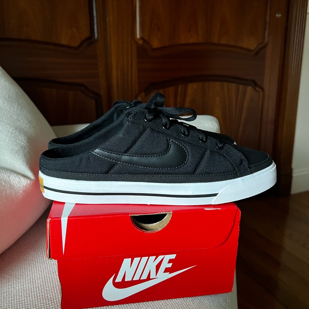 Womens Nike Court Legacy Mule
